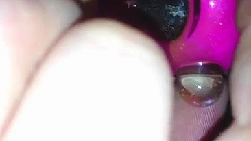 Namorada se Masturbando com Dildo Anal e Brincando com o Cuzinho