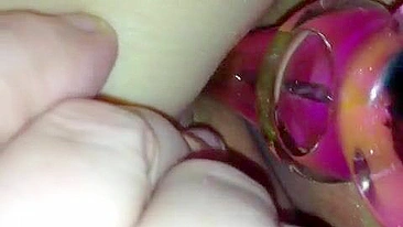 Namorada se Masturbando com Dildo Anal e Brincando com o Cuzinho