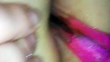 Namorada se Masturbando com Dildo Anal e Brincando com o Cuzinho