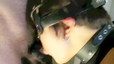 Mãe MILF Gostosa Faz Boquete Caseiro e Se Masturba de Meia-Calça