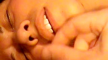 Gozada farta no rosto da latina gordinha masturbadora!