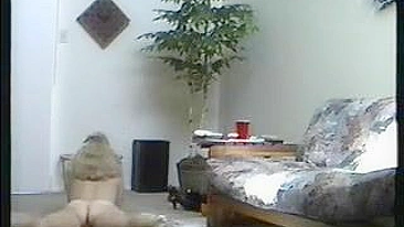 Loira Madura Brandy se Masturbando em Casa com Dildo de 30cm!