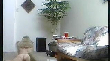 Loira Madura Brandy se Masturbando em Casa com Dildo de 30cm!