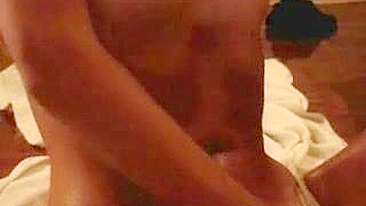 Universitária se Masturba em Casa e Goza Squirting com Corpinho Apertado!