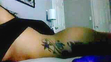 Namorada Peituda Se Masturbando com Dildo - Orgasmo no Sexo por Telefone