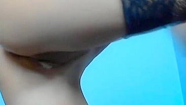 Loira da Faculdade Se Masturba com Peitos Grandes e Consolo Anal!