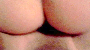 MILF se Masturba com Dois Consolos e Brinquedo Anal em Pornô Caseiro Amador