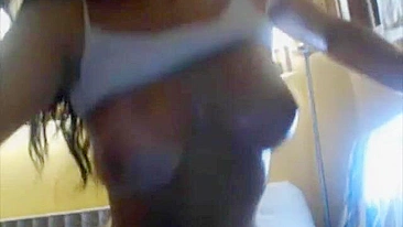 Morena Amadora se Masturba na Webcam