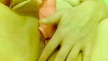 Árabe gordinha amadora se masturbando com consolo em vídeo caseiro