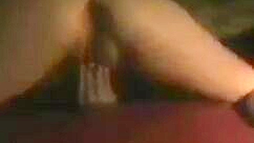 Show de Punheta Caseira com Amadora Esfregando a Buceta e Gozando!