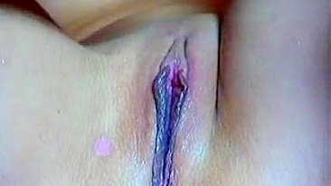 Morena se Masturbando no Cu e na Buceta com DP na Webcam!