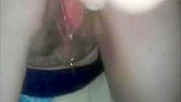 Amadora gozando jatos com consolo caseiro