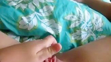 Bagunça de masturbação com novinha gordinha em pornô caseiro!