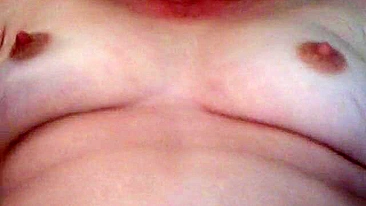 Esposa Gordinha Amadora Se Masturba com Consolo até Gozar Forte