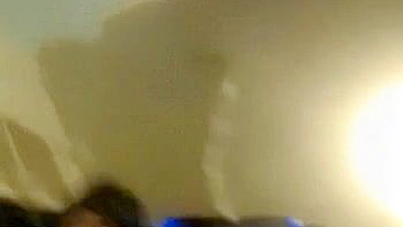 Masturbação no espelho com vibrador e esguicho!