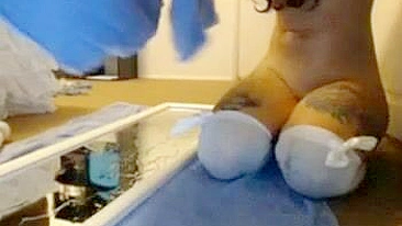 Masturbação no espelho com vibrador e esguicho!