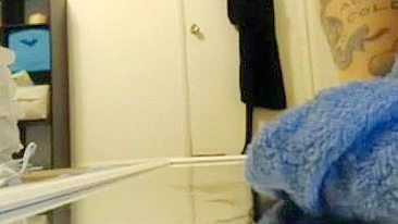 Masturbação no espelho com vibrador e esguicho!