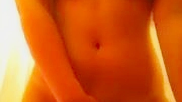 Garota peituda da facul se masturbando em casa com peitões e dedinhos