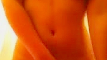 Garota peituda da facul se masturbando em casa com peitões e dedinhos