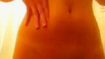 Garota peituda da facul se masturbando em casa com peitões e dedinhos