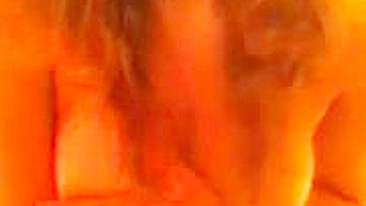 Garota peituda da facul se masturbando em casa com peitões e dedinhos