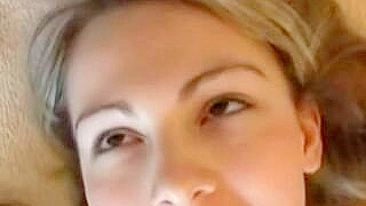 Novinha Amadora se Masturbando Caseira Flagrada - Orgasmo Intenso!