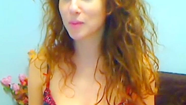 Ruiva Amadora Dedando até o Orgasmo na Webcam