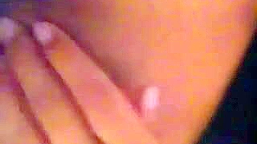 Morena Amadora se Masturbando no Avião em Público