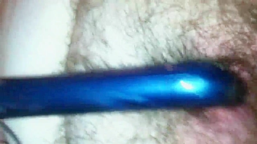 Masturbação Caseira com Gordinha Peluda e Vibrador