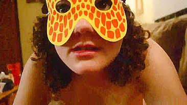 Amadora Gordinha de Peitos Grandes se Masturba Peluda e Caseira