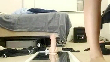 Novinha Sexy se Masturba com Consolo em Vídeo Caseiro - Peitinhos e Corpo Magro