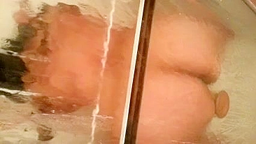 MILF se Masturba com Consolo no Banho, Pornô Amador BBW!