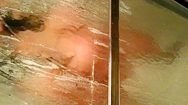 MILF se Masturba com Consolo no Banho, Pornô Amador BBW!