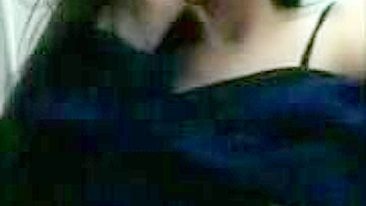 Morena Gostosa com Peitões se Masturba no Avião com Tesão!