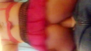 Masturbação Anal com Consolos e Meias - Sexo Caseiro Amador