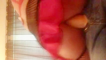 Masturbação Anal com Consolos e Meias - Sexo Caseiro Amador