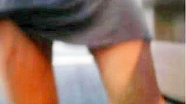 Masturbação pública: morena universitária gozando com dildo no carro