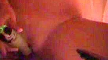 Namorada Morena Amadora Goza com Peitões e Consolo em Vídeo Caseiro