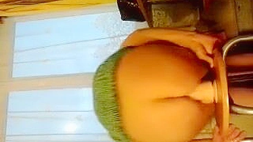 Mamãe Caseira Gozando com Consolo na Posição de Vaqueira