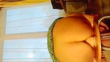 Mamãe Caseira Gozando com Consolo na Posição de Vaqueira