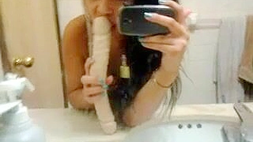 Novinha asiática amadora com consolo em selfie caseiro