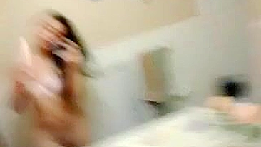 Novinha asiática amadora com consolo em selfie caseiro