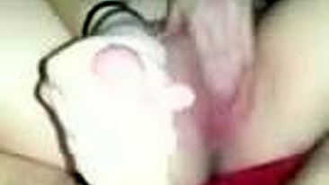 Sessão de Masturbação Amadora com Gordinha de Peitos Grandes e Buceta Depilada!