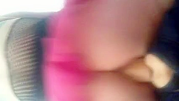 Amadora Gozando com Dildo Favorito em Vídeo Caseiro de Sexo Anal