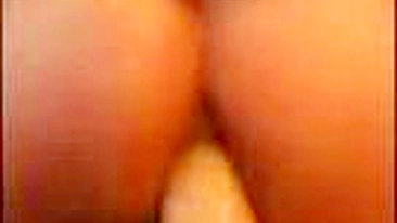 Se Masturbando com Brinquedos em Saia Curta e Meias