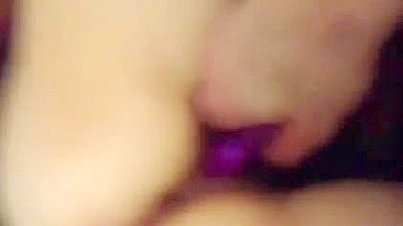 Asiática Magrinha Sexy da Facul se Masturba com Consolo em Vídeo Caseiro