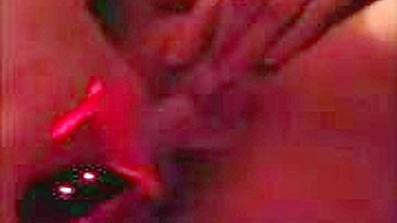 Loira Peituda Se Masturba com Peitos Falsos Enormes e Brinquedos!