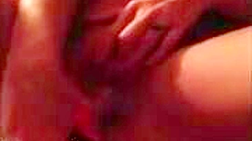Loira Peituda Se Masturba com Peitos Falsos Enormes e Brinquedos!