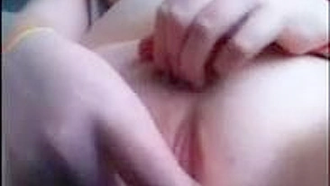 Gordinha Amadora se Masturba com Buceta Rosa Apertada e Peitões Enormes!