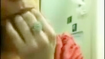 Morena Peituda Universitária Se Masturbando no Avião